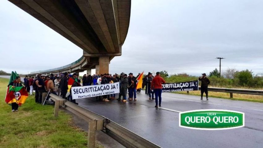 Agricultores mantêm protesto por securitização de dívidas na Ponte São Gonçalo