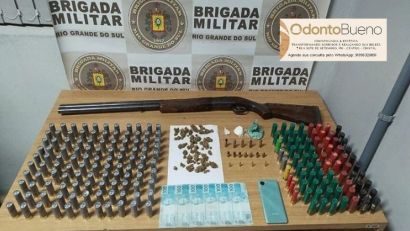 Ação da Brigada Militar prende suspeito com arsenal e drogas em Tapes