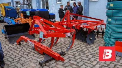 Dez associações de produtores rurais de Cristal recebem implementos agrícolas