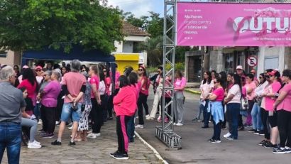 Caminhada Outubro Rosa reúne mulheres da cidade e do interior em gesto de fé, união e amor à vida