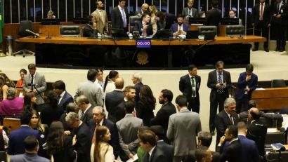 Câmara aprova ampliação da licença-paternidade de 10 para 20 dias