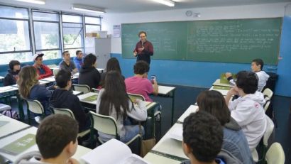 Lula assina MP que reajusta piso salarial dos professores para R$ 5.130,63 em 2026