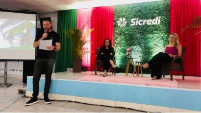 Sicredi convida para Assembleia 2026 e destaca sucesso de encontro voltado ao protagonismo feminino