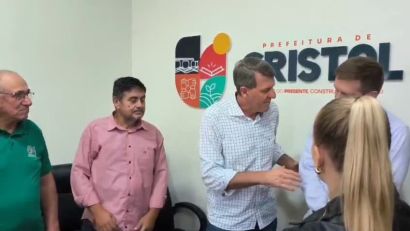 Qualificação e oportunidades marcam visita do deputado Gilmar Sossela ao Cristal