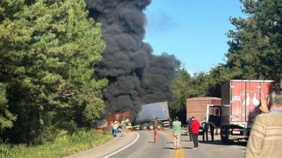 Colisão entre caminhões com incêndio deixa morto e bloqueia BR-392 em Pelotas