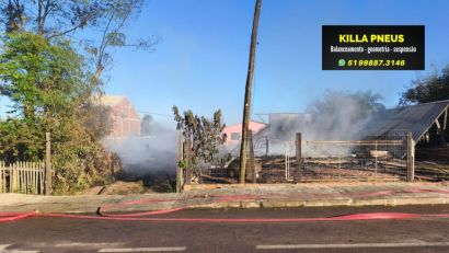 Incêndio destrói duas casas e caminhão na Rua do Turismo em Cristal