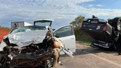COLISÃO FRONTAL ENTRE DOIS VEÍCULOS DEIXA TRÊS FERIDOS