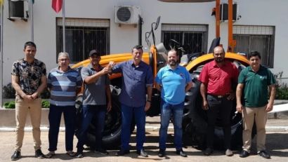 AMARAL FERRADOR REFORÇA APOIO AOS PRODUTORES COM NOVO TRATOR AGRÍCOLA
