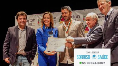 LUIS SAUÁREZ RECEBE MEDALHA DO MÉRITO FARROUPILHA