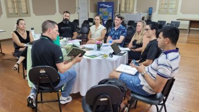 COORDENADORES DO PROJETO "VERDE É VIDA" DEFINEM AÇÕES EM CAMAQUÃ