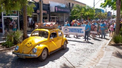 CAMINHADA LITERÁRIA MARCOU O INÍCIO DA FESTA DA LITERATURA EM SÃO LOURENÇO DO SUL
