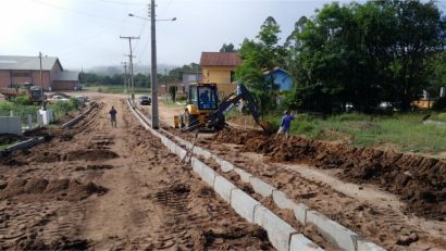 OBRAS DE INFRAESTRUTURA AVANÇAM NO PERÍMETRO URBANO E RURAL DE AMARAL FERRADOR