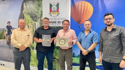 COMITIVA DE TAPES VISITA SECRETARIAS ESTADUAIS E GARANTE IMPORTANTES CONQUISTAS PARA O MUNICÍPIO