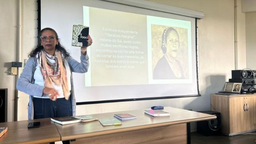 EDUCADORES DE CAMAQUÃ PARTICIPAM DE PALESTRA SOBRE AUTORIAS NEGRAS NA AMÉRICA LATINA