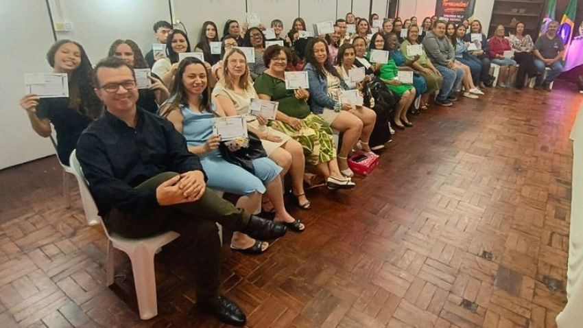 CENTRO DE GERAÇÃO DE RENDA FORMA 196 NOVOS PROFISSIONAIS EM CAMAQUÃ
