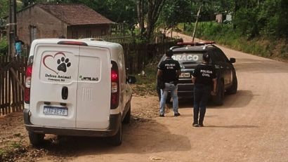 POLÍCIA CIVIL E ARCA RESGATAM CÃES EM SITUAÇÃO DE MAUS-TRATOS NO INTERIOR DE CAMAQUÃ