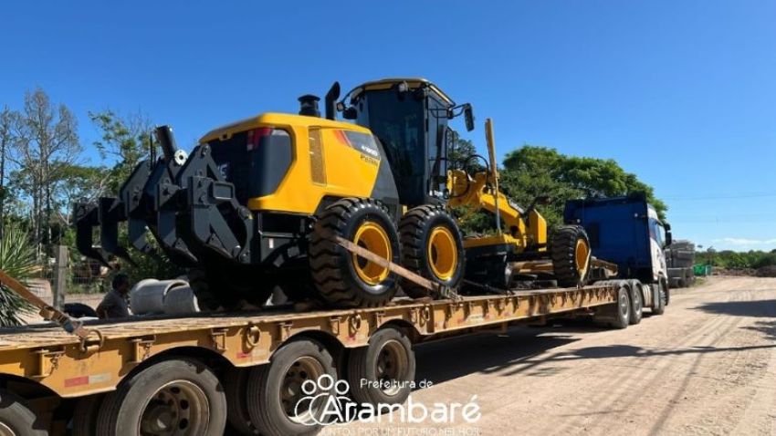 PREFEITURA DE ARAMBARÉ INVESTE EM ESTRADAS MAIS SEGURAS E BEM CUIDADAS